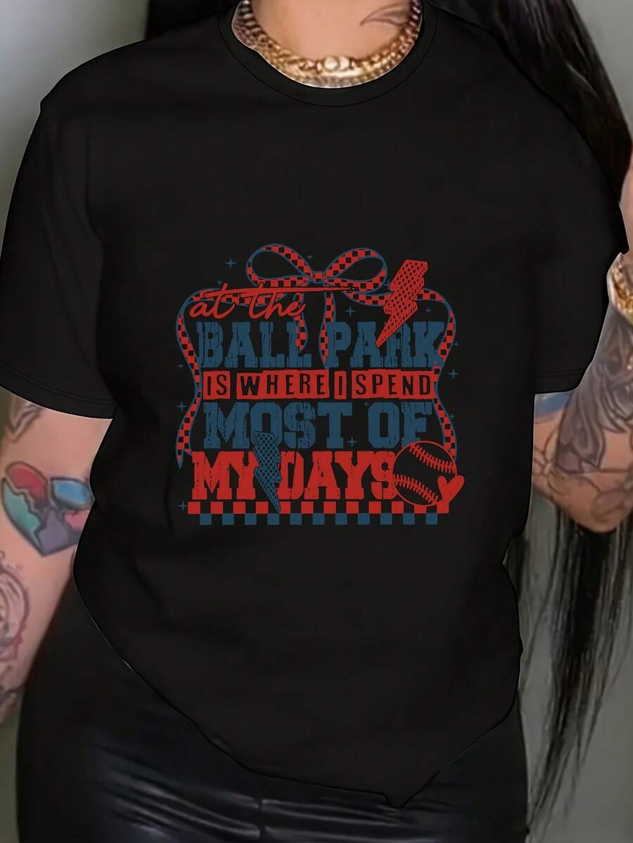Camiseta de mujer: Paso la mayor parte de mi tiempo en el estadio de béisbol. Camiseta con estampado, top casual de manga corta y cuello redondo, tops de primavera/verano para mujer. - Negro - Ver 1