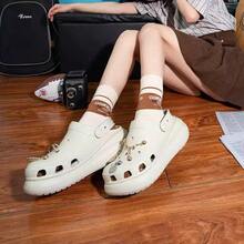 Crocs Sepatu Bakiak Berongga Crush Clog EVA, Sepatu Bakiak Platform 2 Inci Warna Putih Tulang yang Nyaman dan Modis, Klasik, dan Nyaman 207521-2Y2 - 207521-2Y2 - View 4