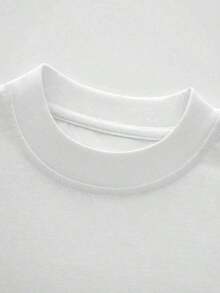 short sleevesSímbolo geométrico en forma de letras entrelazadas que representa fuerza equilibrio y modernidad con líneas audaces y perspectiva elegante camiseta de mujer blanca casual con es - Blanco - Ver 5