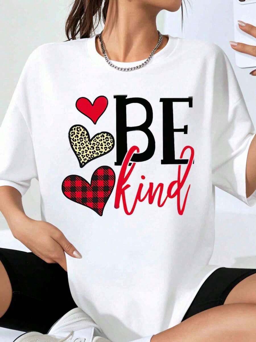 Camiseta Oversize con Estampado de Corazones "Be Kind" para Mujer, Corte Holgado Casual, Diseño Gráfico con Corazones de Leopardo y Cuadros, Perfecta para Uso Diario, Regalo para el Día de San Valentín. - Blanco - Ver 1