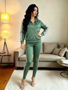 Conjunto de 3 piezas de ropa deportiva para mujer que incluye: Cárdigan con cremallera de punto negro + Top de tirantes + Pantalones - Verde militar - Ver 4