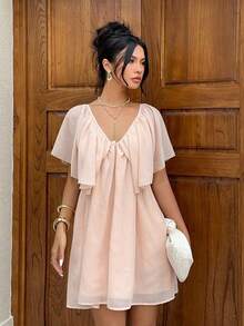 Vestido mini bohemio con cuello en V profundo, volantes en el bajo, apropiado para vacaciones de primavera/verano - Negro - Ver 5