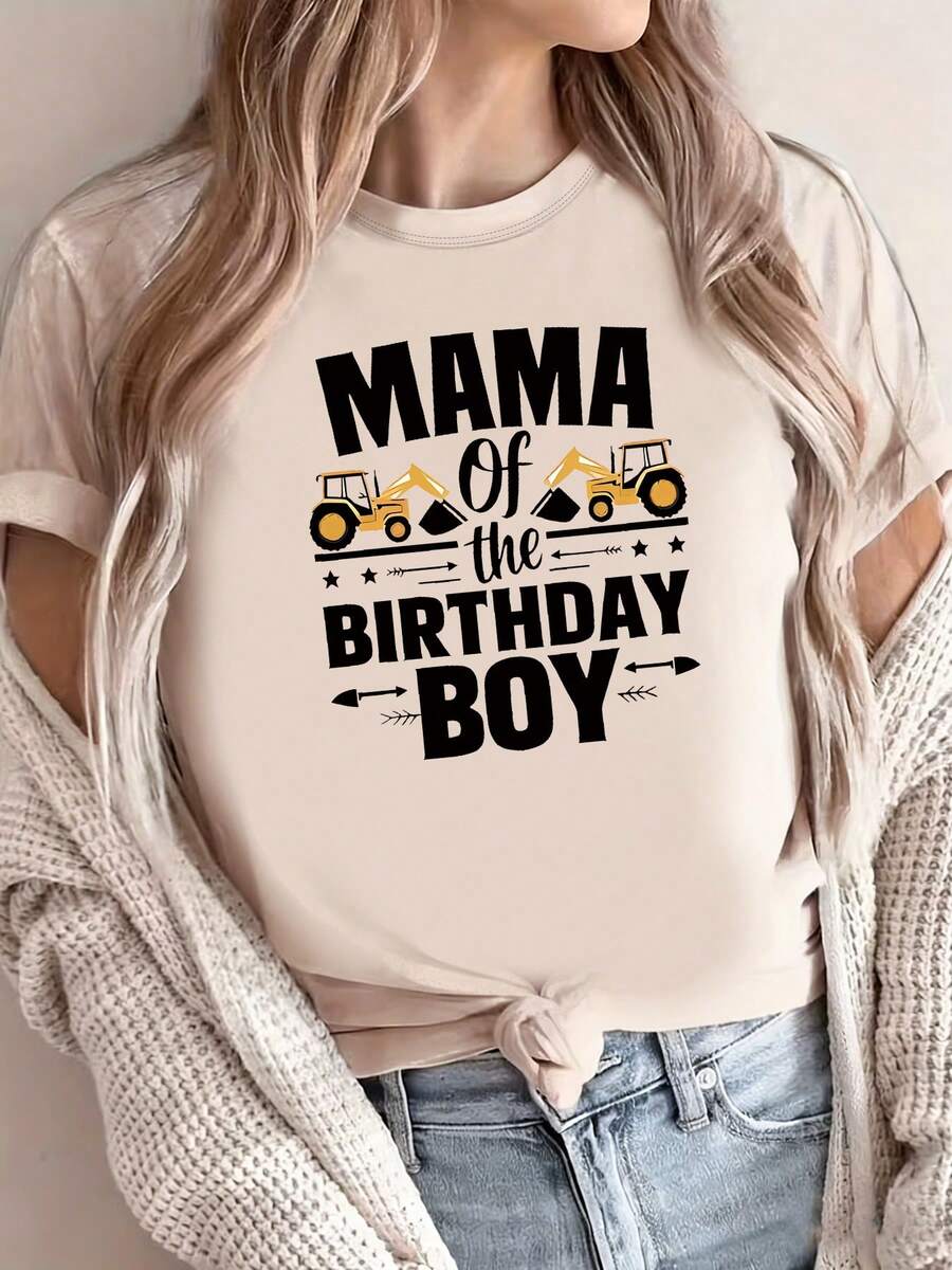 Women's Short-Sleeved Crew Neck T-Shirt, Model 2026, Printed With The Words "MOM Of The BIRTHDAY BOY" Along With Two Patterns Of Yellow Excavators And Decorative Arrows And Stars. Fashionable, Casual, Everyday Sports T-Shirt With A Crew Neck And Short Sleeves, Comfortable For Women. - 杏色 - 查看 1