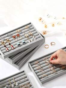 Khay đựng trang sức bằng nhung (1 chiếc/4 chiếc) dùng cho bông tai, nhẫn, dây chuyền, vòng tay. - Xám - Xem 2