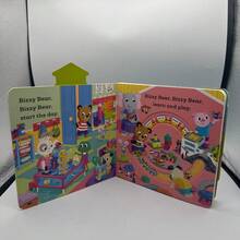 教育書籍《Busy Bear: Daycare Time》紙板材質可折頁 親子共讀 早期英文學習 認知啟蒙 語言發展 - 彩色 - 查看 2