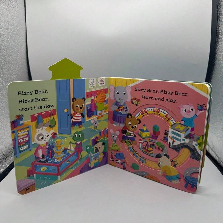 教育書籍《Busy Bear: Daycare Time》紙板材質可折頁 親子共讀 早期英文學習 認知啟蒙 語言發展