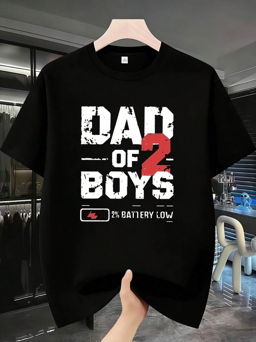 Men's T-Shirts: Selected T-Shirts For Adult Men, Adult Short-Sleeved Summer T-Shirts, Featuring A Creative And Distressed Print Of A Father With Two Children On The Chest, Along With The Slogan "FATHER OF 2 KIDS, 2% BATTERY LEFT", Accompanied By A Low Battery Icon, Accurately Capturing The True State Of A Father With Children, Using Humor To Express The Exhaustion And Happiness Of Being A Parent. - 黑色 - 查看 1