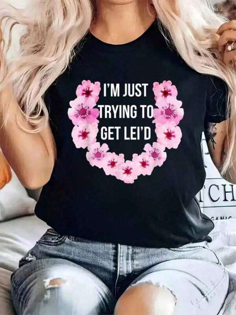 Camiseta Casual 100% Algodón Hawaiana con Estampado de Flores "I'm Just Trying To Get Lei'd", Camiseta de Cuello Redondo para Verano, Top Suave de Manga Corta para Mujer, Camiseta Elegante y Cómoda para Mujer, Camisetas Gráficas para Mujer. - Negro - Ver 1