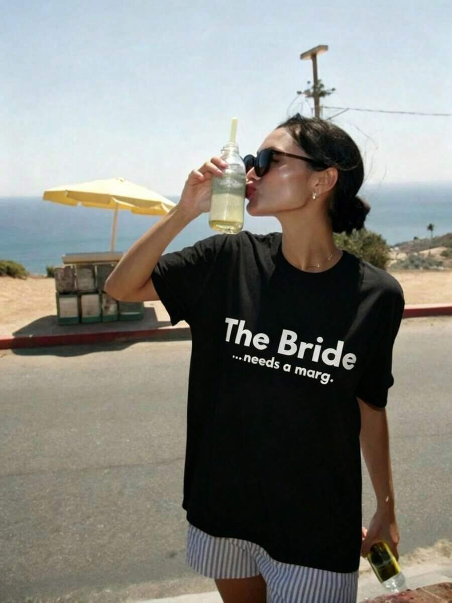 The Bride Needs A Marg T-Shirt, Bachelorette Party T-Shirt, Margarita Bride T-Shirt, Bachelorette Party Gift, Oversized Short Sleeve Cotton T-Shirt, Classic, Thick Cotton, Graphic Print, Casual For Women. - 黑色 - 查看 1