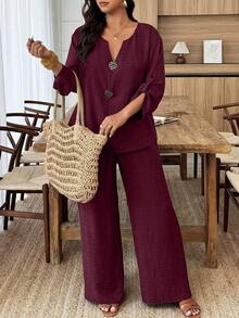 Weeklong Plus Size Women's Casual Mid-Sleeve Button Decor V-Neck Blouse And Straight Pants 2-Piece Set, Suitable For Daily Wear And Vacation - 酒紅色 - 查看 1