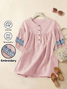 Blusa de manga corta y cuello redondo para mujer, con bordado floral vintage y estilo casual chino.Bohemio, versátil y adecuado para uso diario o festivo: Día de San Valentín, Carnaval y más.Con un ambiente dulce, rústico y retro.Prenda rosa ideal para las vacaciones de verano. - Beis - Ver 1