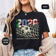 Camiseta casual de mujer de nueva tendencia2026 North America Soccer Shirt |     Camiseta para Fanáticos del Fútbol Mundial |     MX US CA Gráfico Vintage de Red deía |     Cup Soccer Lover,Camisetas populares de  para uso diario,camisetas de apoyo para el Mundial,Camisetas del Mundial 2026,Camisetas estampadas,Camisetas estampadas,disfraces de Pascua,Camisetas de dibujos animados/anime - Negro - Ver 6