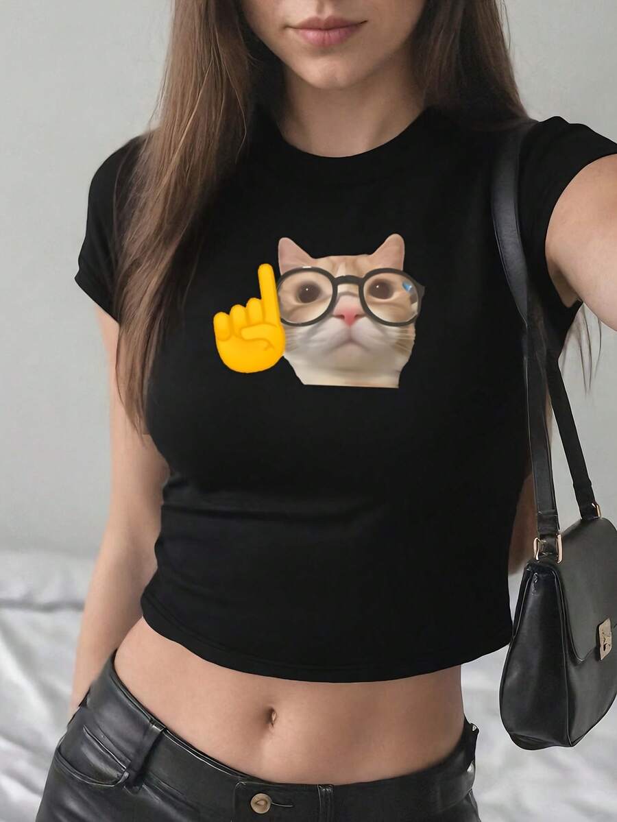 Camiseta de una pieza para mujer, estilo europeo y americano, con un diseño retro elegante y moderno de estilo Y2K, que presenta un estampado combinado de un gato con gafas y un  de "mano levantada". Es una prenda femenina de diseño creativo y de nicho, ajustada, sexy, de estilo americano, moderna, versátil y rejuvenecedora, ideal para fiestas. Una camiseta elegante adecuada para eventos. - Blanco - Ver 1