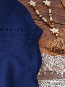 Vestido blanco para mujer con efecto arrugado de tela estilo lino, mangas caídas de hombro, con parches de encaje floral calado - Azul marino - Ver 4