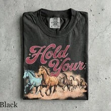 Camiseta "Hold Your Horses" de los 90 - Camiseta gráfica unisex  y mujer - Camiseta vaquera vintage de moda - Camiseta vaquera del oeste - Camiseta de rodeo retro,Embalaje individual - Negro - Ver 1