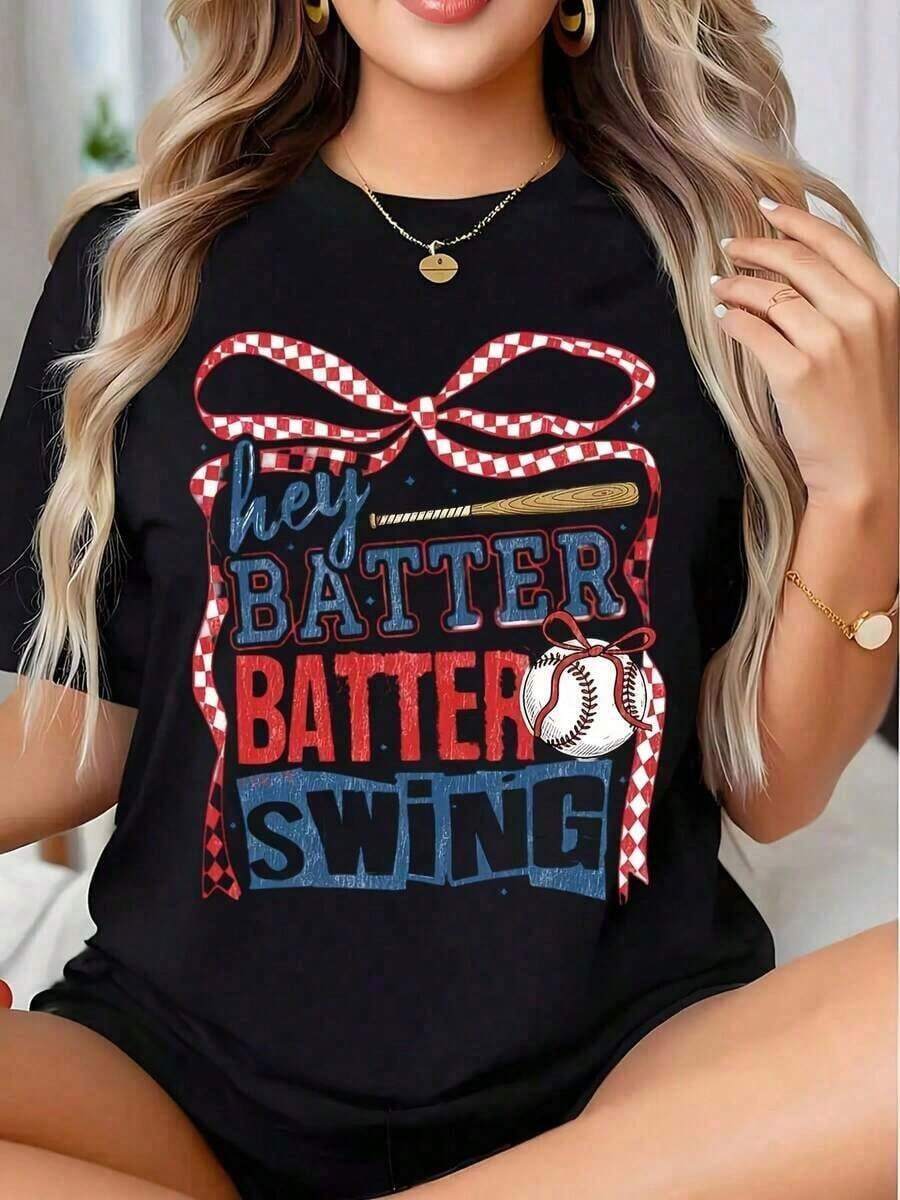 1 Piece Women's "Hey Batter Batter Swing" Baseball Graphic T-Shirt, Casual Sports Top, Summer Wear, Funny Gift For Baseball Fans. It's A Perfect T-Shirt To Give To Friends And Family On Any Holiday Or Special Occasion. 180g 100% Cotton. - 黑色 - 查看 1