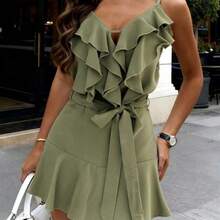 YijiaNvz  PariChic Vestido de tirantes finos con cuello en V y volantes, estilo vacacional para mujer - Verde - Ver 2