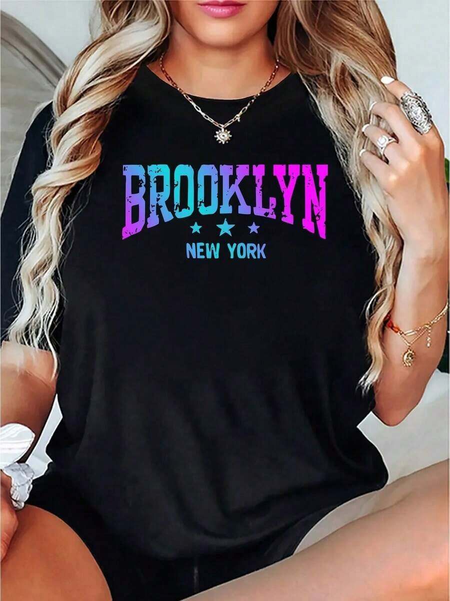 T-shirt Y2K exclusiva con diseño vibrante de Brooklyn Nueva York ideal para lucir con estilo en cualquier ocasión perfecta para quienes aman la moda urbana y buscan comodidad en su vestimenta solo una pieza disponible atrévete a destacar en el día a día - Negro - Ver 1