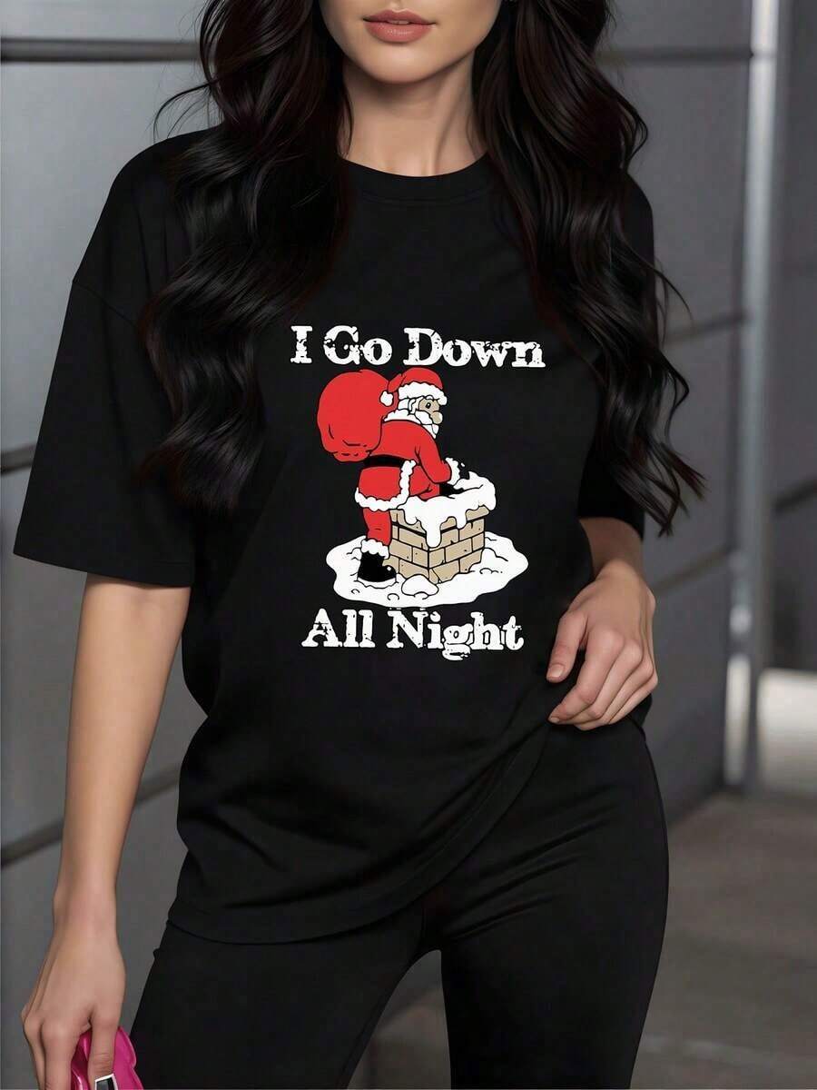 Figura de Santa Claus bajando por una chimenea con saco lleno de regalos simbolizando generosidad y alegría navideña con detalles graciosos y toque festivo camiseta para mujer 100% algodón - Negro - Ver 1