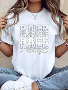 Suave, transpirable y ligera para comodidad durante todo el día. Camiseta de manga corta para mujer con estampado gráfico de "Race Race Race Race Day", top casual de verano, tela cómoda, reg - Blanco - Ver 1