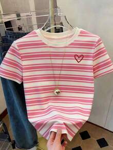 Camiseta de manga corta ajustada para mujer con gráfico impreso en blanco - Multicolor 2 - Ver 8