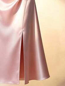 Elegant Sleeveless Maxi Dress In Ivory Cream Satin With A V-Neck, Gathered Waist, And Side Slit. High Quality For Formal Occasions And Dates. - 白色 - 查看 4