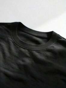 Camiseta Casual Minimalista para Graduación, Diseño Floral de Libro Abierto 'Hacia el Capítulo Siguiente', Blusa Casual para Mujer - Negro - Ver 4