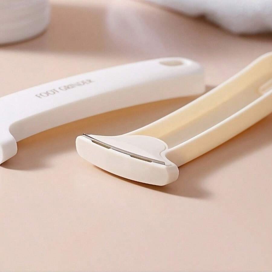 1個春夏極簡風腳部刮除器,不鏽鋼厚繭去除工具,適用於足部去角質、腳跟厚繭去除、日常足部護理、涼鞋維護。刀片設計符合足部曲線,使用時防滑,邊緣精細拋光,可輕鬆去除厚繭與死皮。輕巧便攜,可存放於個人盥洗包中。 - 彩色 - 查看 1