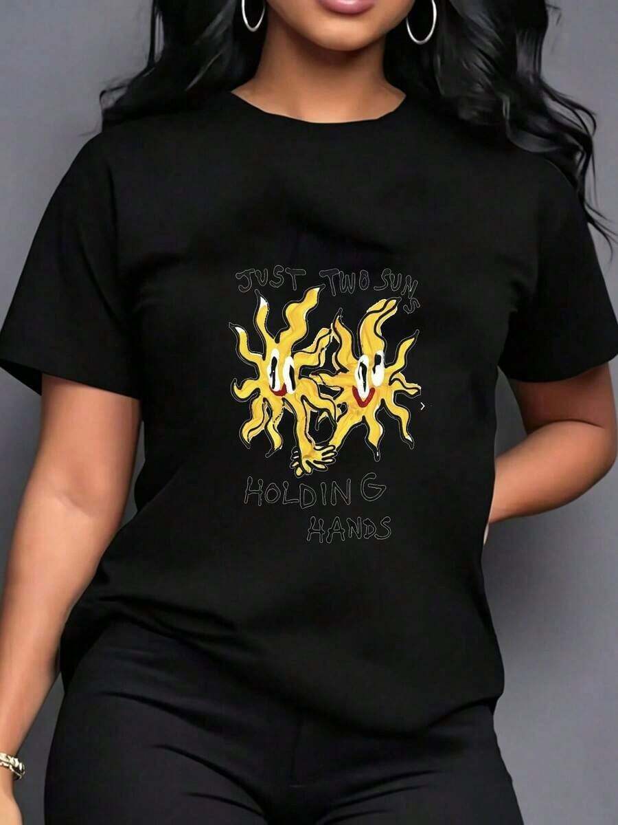 Plus Size, Short Sleeve. T-Shirt With A Whimsical Cartoon Graphic Print Of Two Suns Holding Hands. Casual Short-Sleeved Summer T-Shirt, A Staple For Everyday Wear. 100% Cotton. - 黑色 - 查看 1