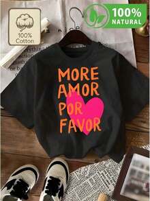 Camiseta con Slogan Colorido: "Más Amor Por Favor" - Diseño Moderno y Atractivo para los Amantes de la Moda en México - Algodón 100% Premium para Máxima Comodidad - Perfecta para Lucir con Estilo en Cualquier Ocasión - Talla Única que Se Ajusta a Todos - Negro - Ver 1