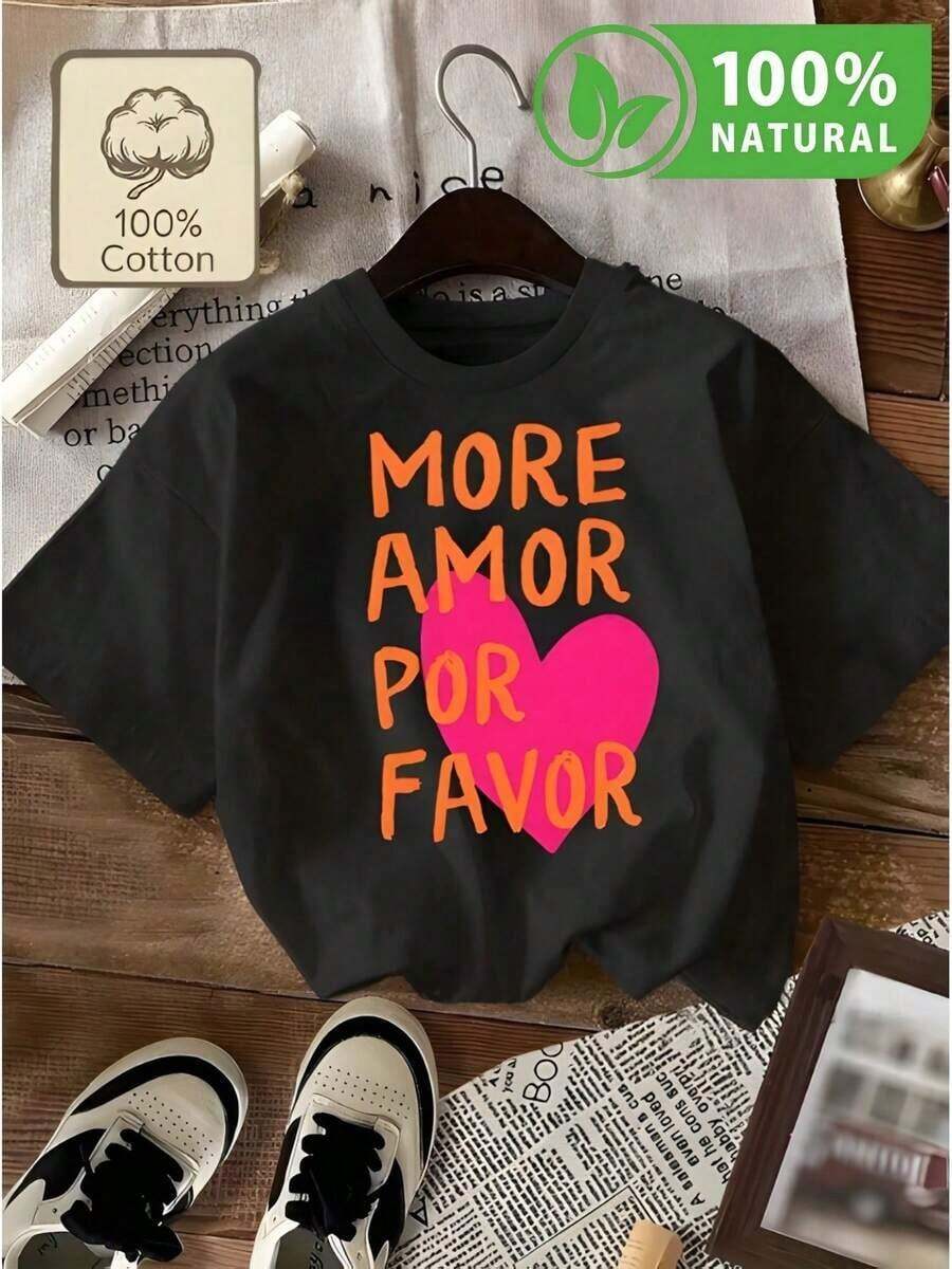 Camiseta con Slogan Colorido: "Más Amor Por Favor" - Diseño Moderno y Atractivo para los Amantes de la Moda en México - Algodón 100% Premium para Máxima Comodidad - Perfecta para Lucir con Estilo en Cualquier Ocasión - Talla Única que Se Ajusta a Todos - Negro - Ver 1