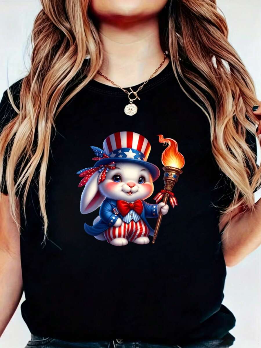 MPLSL|Camiseta de moda de Milán con estampado, blusa casual de mujer de manga corta y cuello redondo para primavera y verano|Camiseta con estampado de conejo lindo con atuendo patriótico y antorcha - Negro - Ver 1