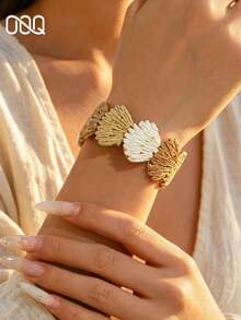 OOQ 1pc Summer Vacation Ocean Life Seashell Shaped Metal Bangle, Adjustable Open Design Versatile Bracelet For Women, Beach Party Gift For Friends And Family (Handmade Raffia Weaving, Random Shape) - Medium Brown - View 3