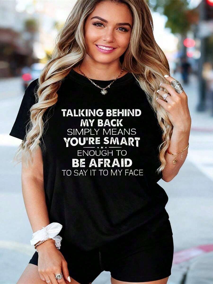 Té T-Shirt Y2K con diseño audaz que dice hablas a mis espaldas solo significa que eres lo suficientemente inteligente para tener miedo de decírmelo a la cara perfecta para quienes aman la moda urbana y el estilo atrevido ideal para cualquier ocasión y destacar en redes sociales - Negro - Ver 1