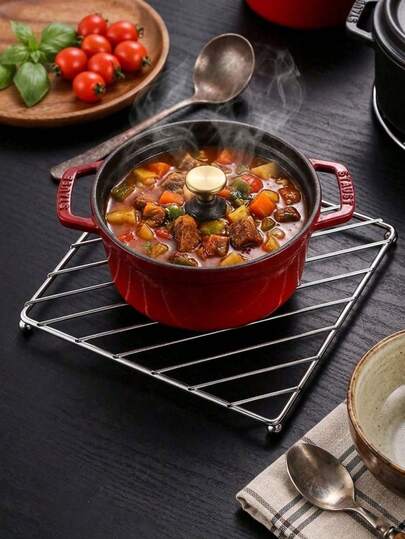 1 pièce Dessous de plat carré, tapis de table de cuisine résistant à la chaleur, dessous de verre, set de table cadeau de Noël, support de cuisson multifonctionnel carré en acier inoxydable résistant à la chaleur, support de casserole et support de cuiseur à vapeur, épais tapis anti-brûlure pour bol et assiette pour la maison, tapis de table, tapis de rangement - convient pour différentes casseroles et plats