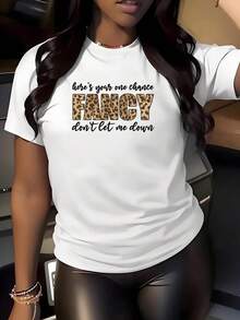Suave, transpirable y ligera para comodidad durante todo el día. La camiseta casual de manga corta para mujer presenta un estampado de leopardo con letras, colores brillantes, tela suave y e - Negro - Ver 7
