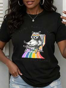 Camiseta de moda para mujer con estampado gráfico de un mapache con gafas de sol sobre una silla arcoíris: "Creo que soy más gay de lo que había planeado originalmente". Top casual de verano para uso diario y eventos de orgullo.blusa casual mujer - Negro - Ver 2