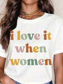 Camiseta Casual de Moda para Mujer, Corte Holgado, Cuello Redondo, Manga Corta, con Estampado Colorido "Me Encanta Cuando Las Mujeres..." para Uso Diario y Salidas. - Blanco - Ver 6