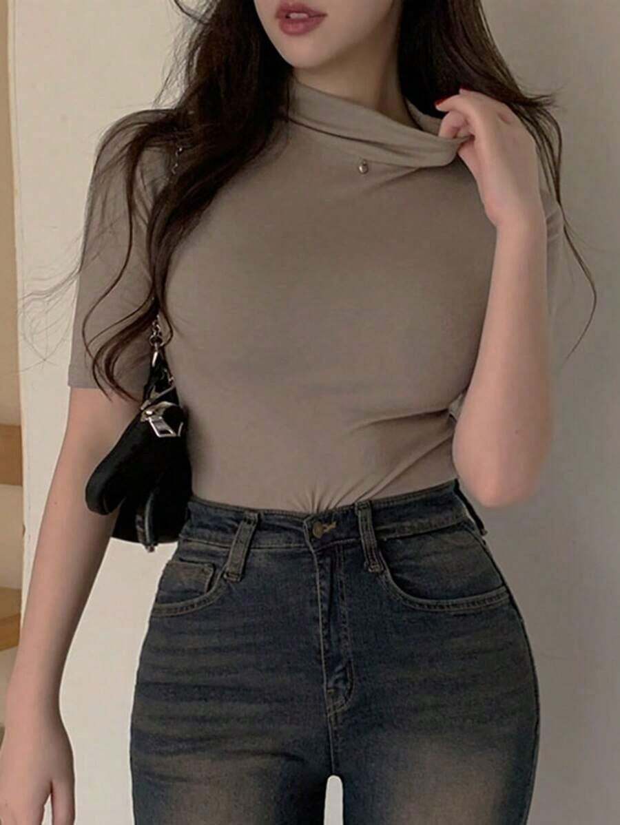Camiseta de cuello alto ajustada de color liso para mujer - Marrón - Ver 1