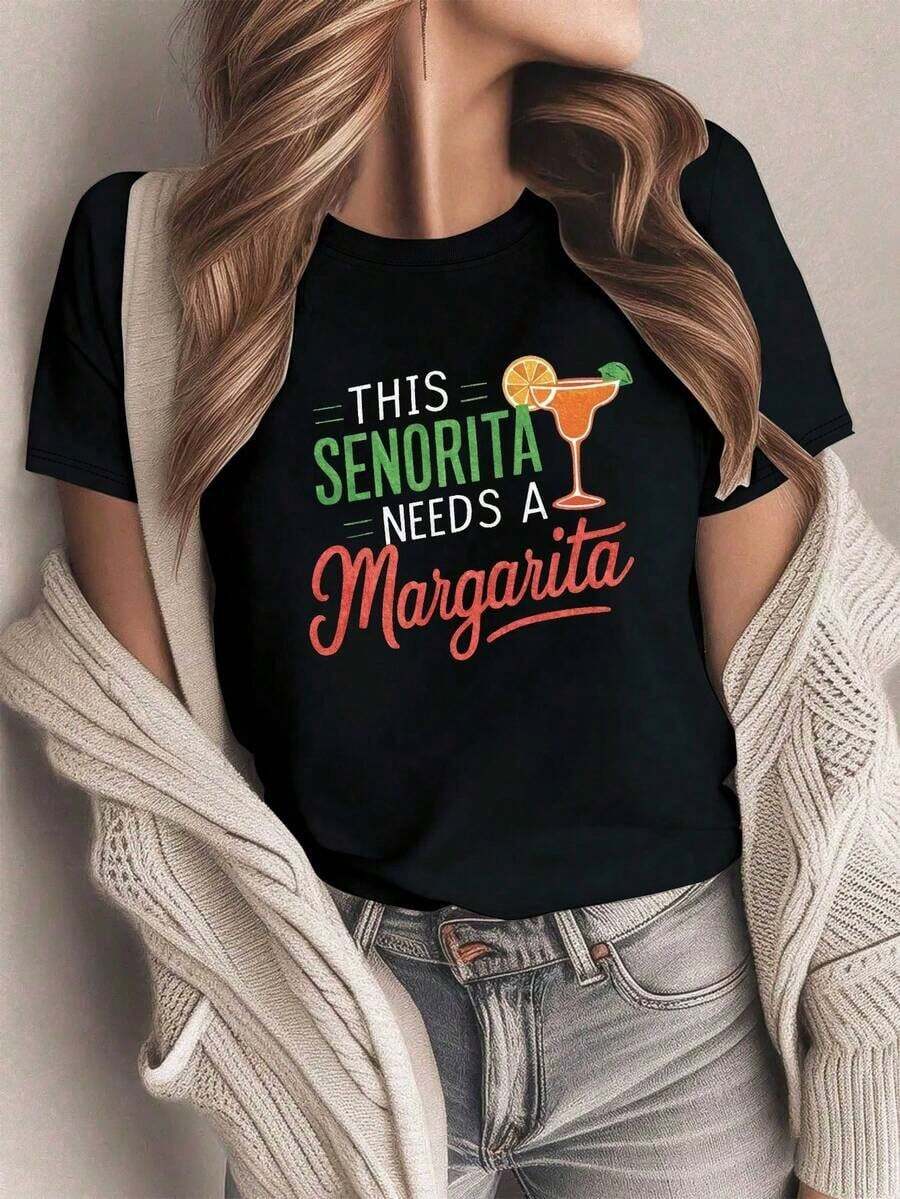 ComfortableCamisetas Ligeras con Estampado para Mujer, 100% Algodón, Modelo Margarita - Estampado "Esta Dama Necesita una Margarita", con diseño de salero y limonero, camiseta casual de manga corta, adecuada para fiestas de temática mexicana, atuendos de playa y uso diario (100% algodón, una opción popular). Camiseta de manga corta para mujer, estilo básico que combina con todo, para uso interior y exterior. - Negro - Ver 1