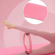Cincin Pilates Resistensi Cocok untuk Penguatan, Peregangan, dan Pengencangan Otot Seluruh Tubuh. Memiliki pegangan yang nyaman dan merupakan peralatan kebugaran rumahan multifungsi yang cocok untuk melatih kelompok otot inti, lengan, kaki, dan punggung. Ini adalah aksesori ideal untuk berolahraga. - MultiWarna - View 5