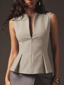 Blusa estructurada sin mangas con cremallera frontal y volante, para uso casual en la oficina - Caqui - Ver 1