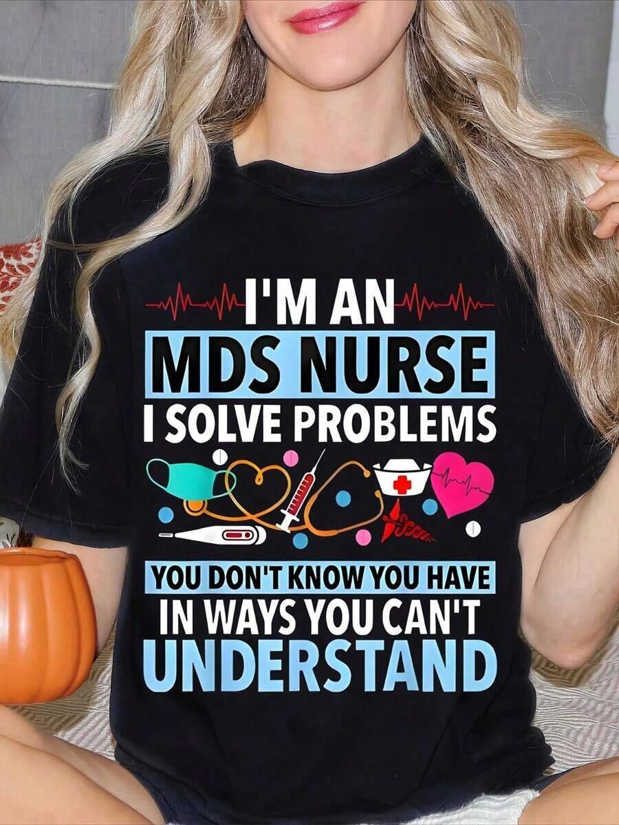 Camiseta estampada para mujer con la frase "Enfermera MDS: Resuelvo problemas que no sabes que tienes de maneras que no puedes entender". Camiseta casual de manga corta y cuello redondo para primavera y verano. Regalo para enfermeras y trabajadores de la salud. Ropa de talla grande para mujer, blusas estampadas para mujer. - Negro - Ver 1