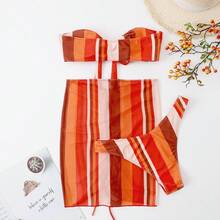 Traje de baño de tres piezas con falda de malla a rayas, top sin tirantes y cordones ajustables. - rayas rojas - Ver 5