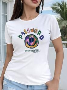 Camiseta de manga corta para mujer, corte regular - Diseño geométrico 2D con estampado de cara sonriente colorida, diseño divertido y llamativo, top casual de manga corta con cuello redondo, adecuada para todas las estaciones, disponible en múltiples colores y tallas, moda para vacaciones, estética vintage - alta calidad. - Blanco - Ver 1