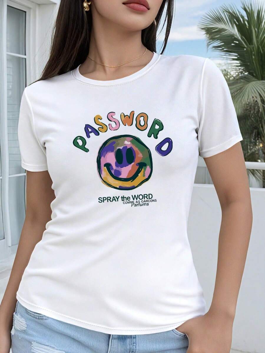 Camiseta de manga corta para mujer, corte regular - Diseño geométrico 2D con estampado de cara sonriente colorida, diseño divertido y llamativo, top casual de manga corta con cuello redondo, adecuada para todas las estaciones, disponible en múltiples colores y tallas, moda para vacaciones, estética vintage - alta calidad. - Blanco - Ver 1