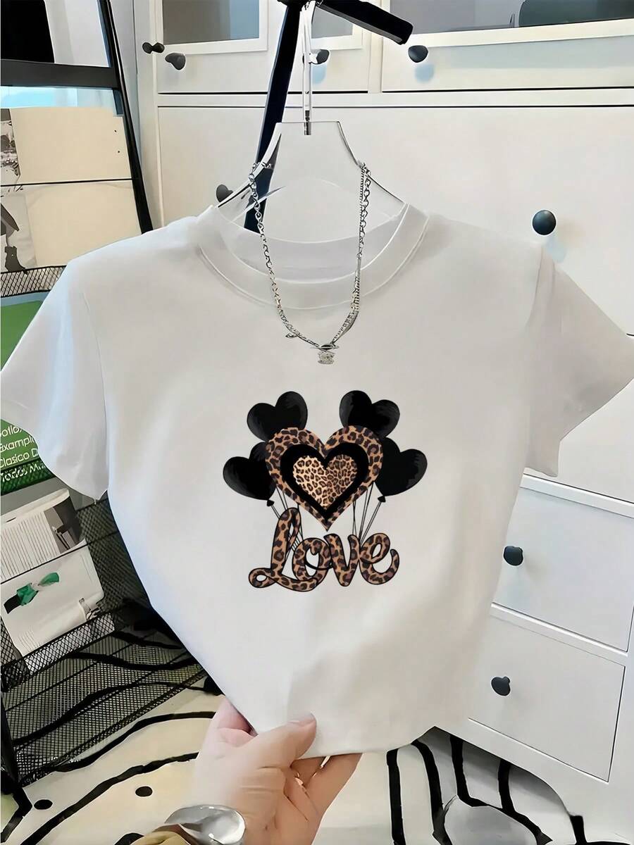 Camiseta Corta de Mujer con Estampado de Corazones - Blusa Casual de Cuello Redondo y Manga Corta con Motivo de Corazones, Lavable a Máquina, Ideal para Capas o Uso Independiente - Camiseta Cómoda de Ajuste Regular para Todas las Estaciones - Blanco - Ver 1