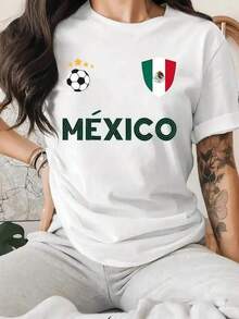 Esta camiseta blanca de poliéster para mujer luce el escudo de la selección mexicana de fútbol, ​ ​ el blasón y la palabra "MÉXICO". Tiene un estilo casual y deportivo. Se realizan envíos dentro de México. Copa Mundial de la 2026, Copa Mundial USA, Sayu, novedad, mascota de la Copa Mundial, camiseta de manga corta para mujer con temática de la Copa Mundial, estampada con exquisitos patrones con temática de la Copa Mundial, tejido de punto, diseño de color contrastante en los hombros, el escote y los puños, tejido cómodo, largo regular, ropa esencial para la Copa Mundial, ropa para eventos. - Negro - Ver 1