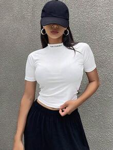 Camiseta de manga corta ajustada con cuello medio alto y estampado de letras para mujer, ropa de otoño - Blanco - Ver 7