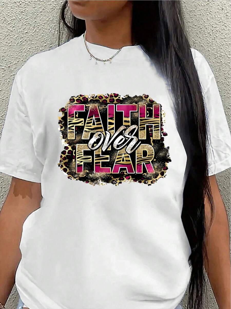 Lightweight And Durable Short-Sleeved T-Shirt, Printed With The Phrase "Confidence Is Greater Than Fear," Perfect For Casual Outings And Relaxing At Home. Made Of Soft Fabric, Ideal For Running Errands Or Lounging. Women's Casual Blouse - 白色 - 查看 1
